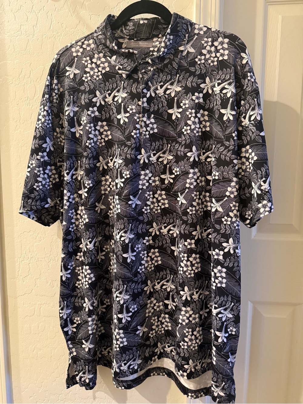 Daniel Cremieux Signature Collection Golf Shirt. Leaf pattern Black & White. XXL